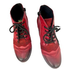 Remonte booties with fleece lining, dark red with detailing.